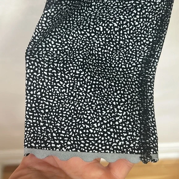 Lululemon Sz 4 Leggings Salt Alpine Black White Print Reflective - Picture 5 of 12